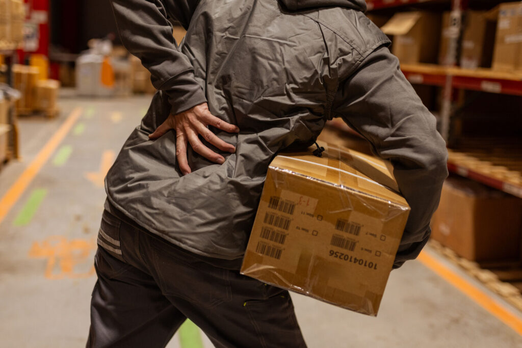 worker suffering from a manual handling injury